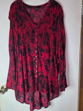 Torrid Red Black Floral Hi Low Button Top Size 3 Plus Size Boho Blouse